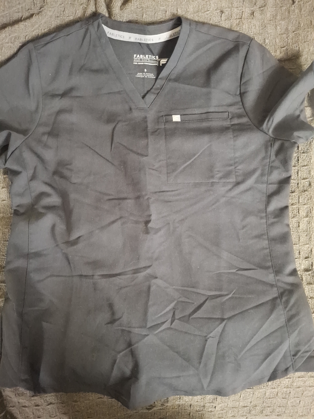 Fabletics Men's V-Neck Scrub Top — Dark Gray